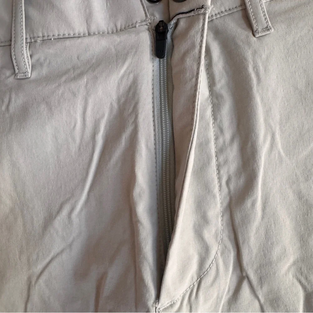 J Crew 7 Inch Tech Short Light Beige Mens Size 32
